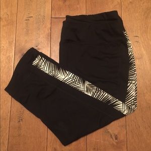 TEK GEAR | PATTERNED SIDES | WORKOUT CAPRIS